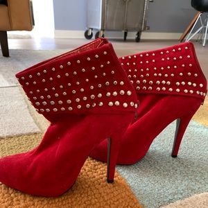 NeverWorn Gorg Red Suede Boots by MIXX Shiz SZ 5.5